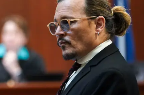 Johnny Depp Peluk Camille Vasquez Usai Berikan Argumen Penutup