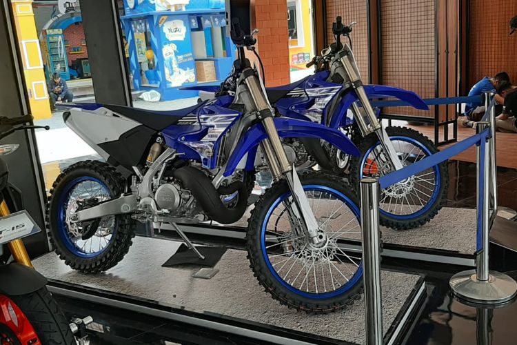 Yamaha YZ 125 dan YZ 250 di stan Yamaha di Jakarta Fair Kemayoran (JFK) 2019.