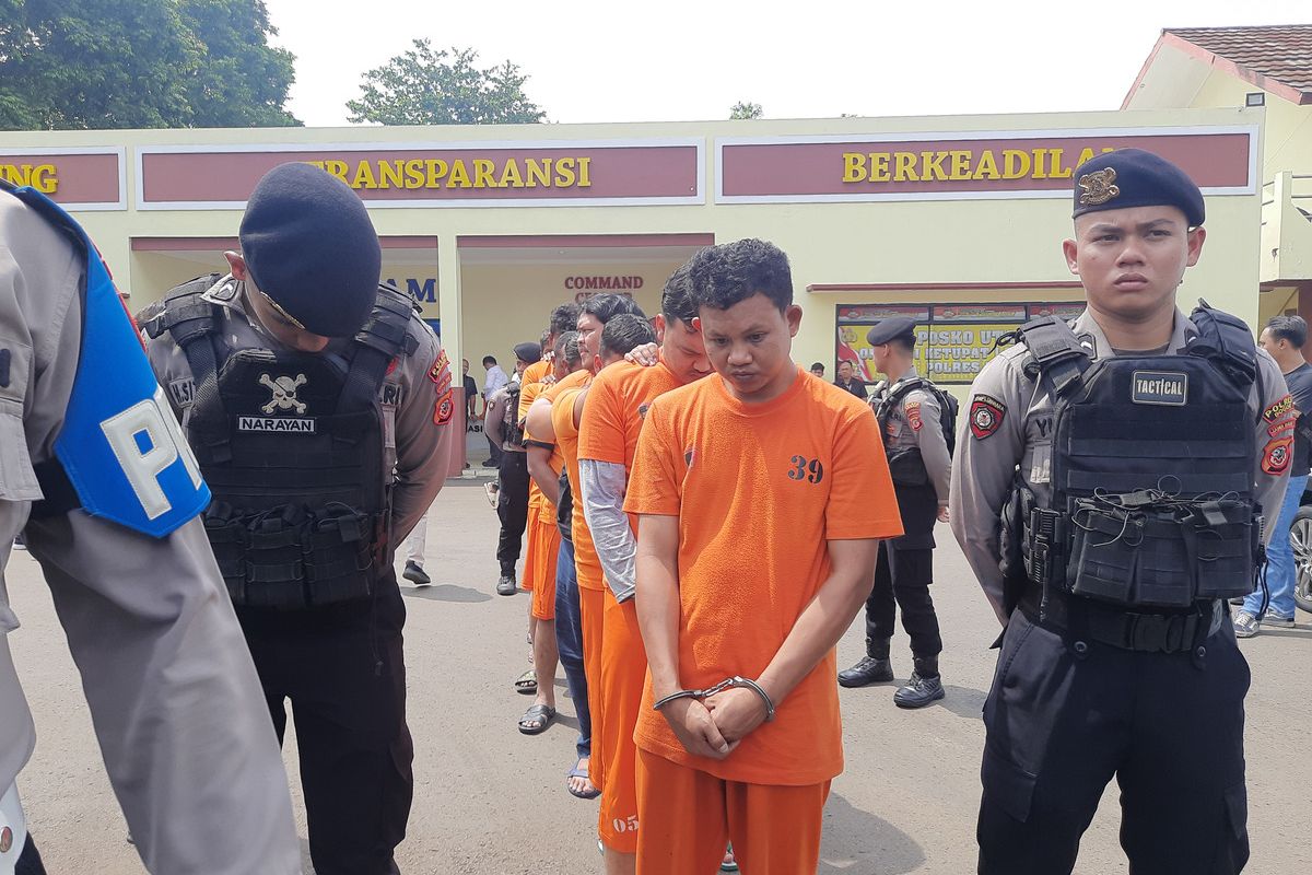 Polisi menangkap 9 orang yang terlibat dalam aksi premanisme dan pungutan liar di wilayah Kota dan Kabupaten Bogor, Jawa Barat, Jumat (9/5/2025).