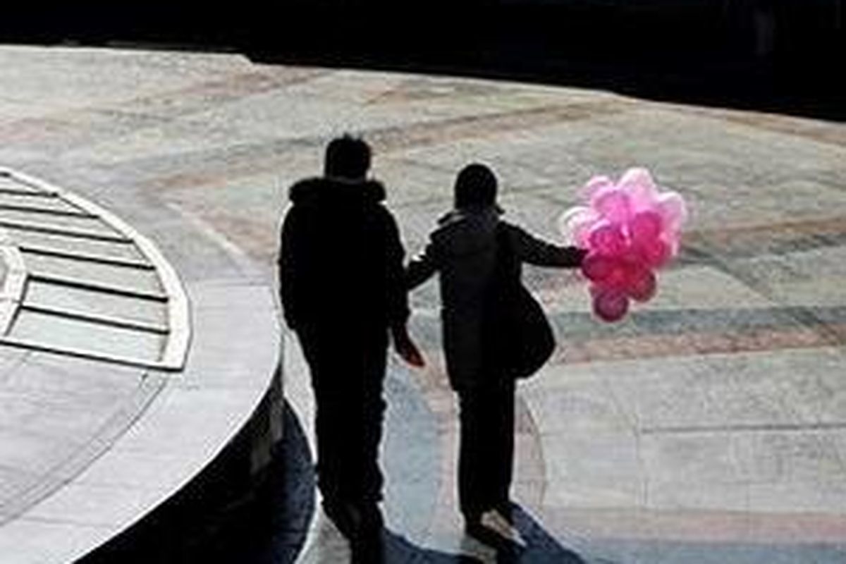 Jika anda perempuan yang kuat secara emosional, seksi, menghibur, dan penuh kasih, tidak ada alasan baginya untuk tak menginginkan anda bersamanya.