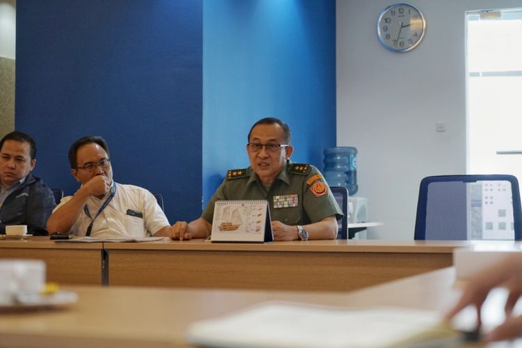 Kepala Pusat Penerangan (Kapuspen) TNI Mayor Jenderal Sisriadi saat mengunjungi Menara Kompas, Palmerah, Jakarta Barat, Selasa (12/2/2019). 