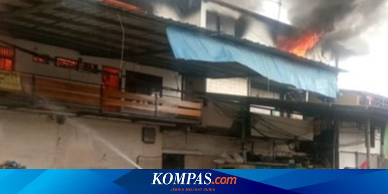 Gudang Toko  Bangunan  di Pluit Dilalap Si Jago Merah