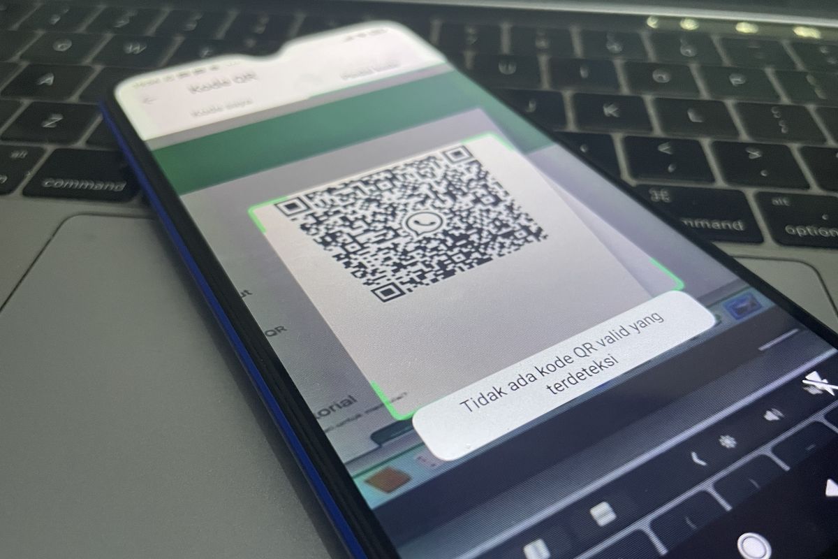 Cara mengatasi kode QR WhatsApp tidak valid.