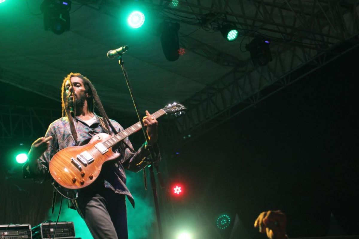 Julian Marley tampil di Jakarta Peace Concert 2017 yang digelar di Allianz Ecopark Ancol, Jakarta Utara pada Sabtu (18/11/2017).