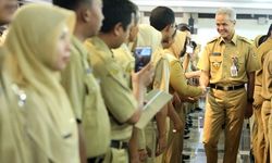 Curhat Ganjar Tangani Banjir Pantura Sampai Begadang