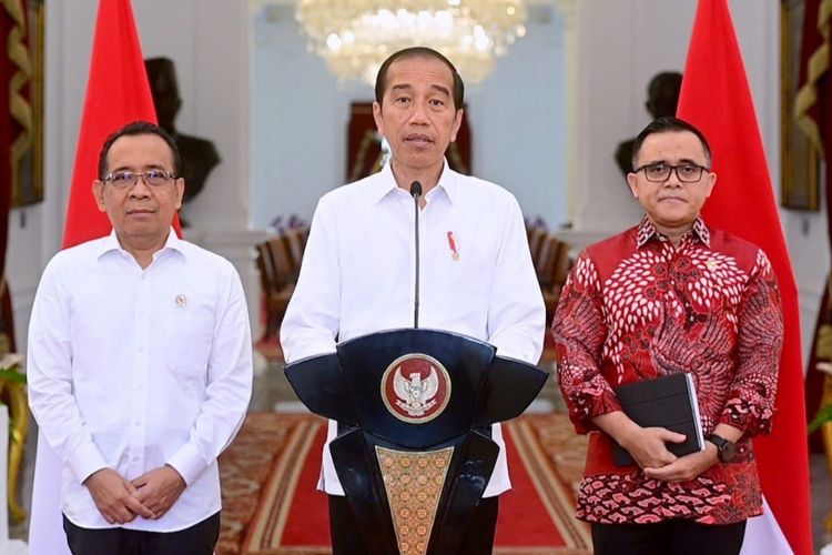 Presiden Joko Widodo saat memberikan keterangan pers soal rekrutmen ASN 2024 di Istana Kepresidenan, Jakarta, Jumat (5/1/2024).