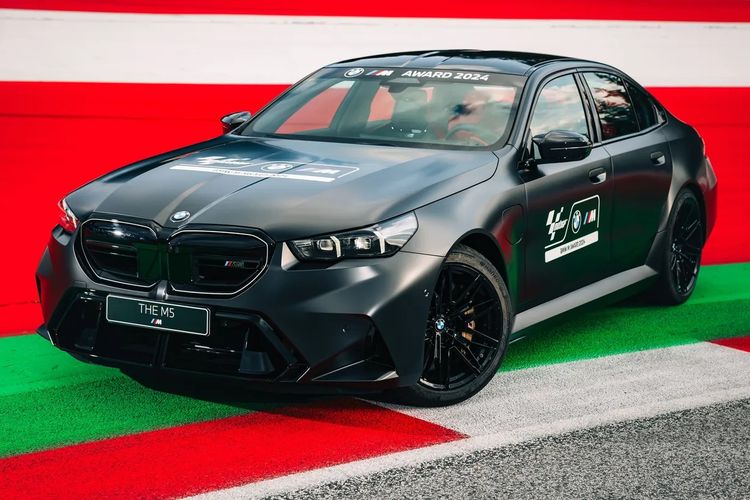 Sedan hybrid All New BMW M5 jadi hadiah BMW M Award 2024