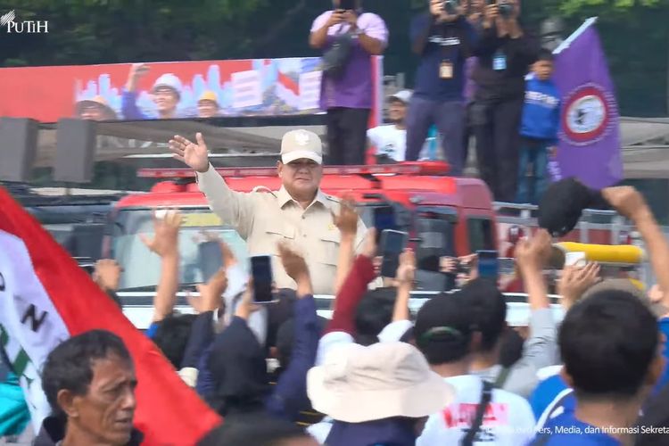 Naik Maung ke Monas, Prabowo Hadiri Peringatan Hari Buruh
