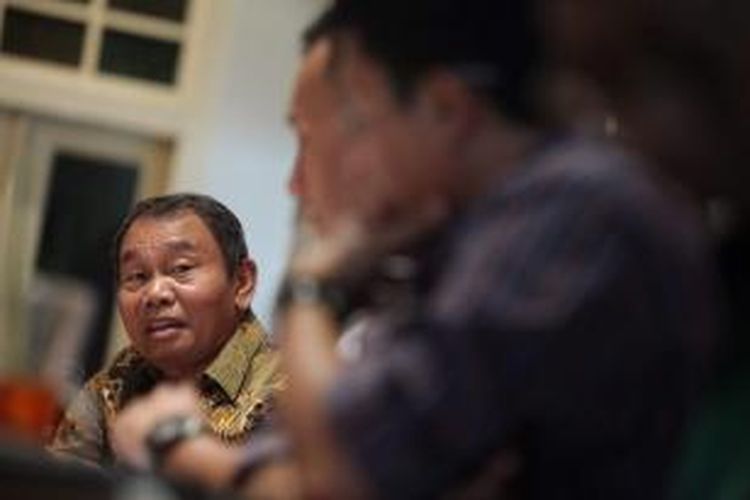 Kepala Badan Nasional Penanggulangan Terorisme (BNPT) Ansyaad Mbai dalam diskusi mengenai teror bom dengan tema 'Setelah Bom Buku Terbitlah Isu' di Warung Daun, Jakarta, Sabtu (19/3/2011).  