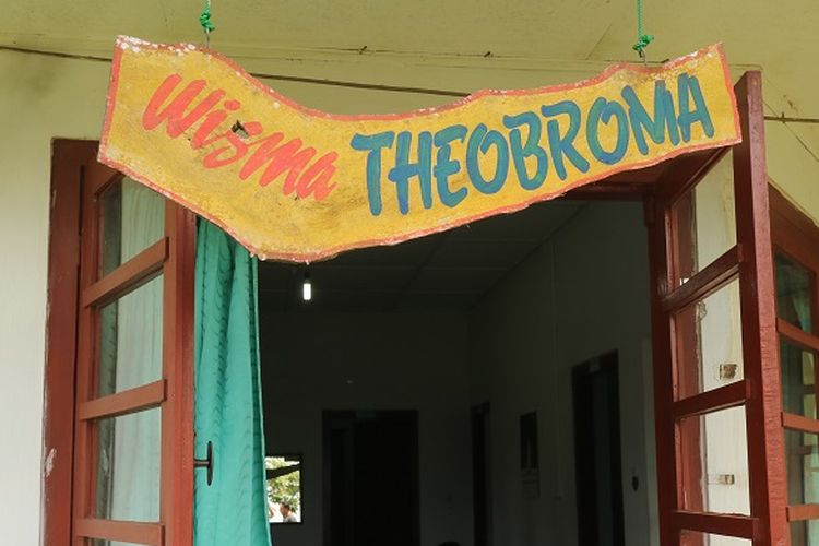 Wisma Theobroma, rumah peninggalan Belanda di area Perkebunan Teh Kertowono, Kecamatan Gucialit, Kabupaten Lumajang, Jawa Timur, Senin (10/5/2017). Wisatawan bisa menyewa rumah peninggalan Belanda itu dengan biaya Rp 450.000 per malam.