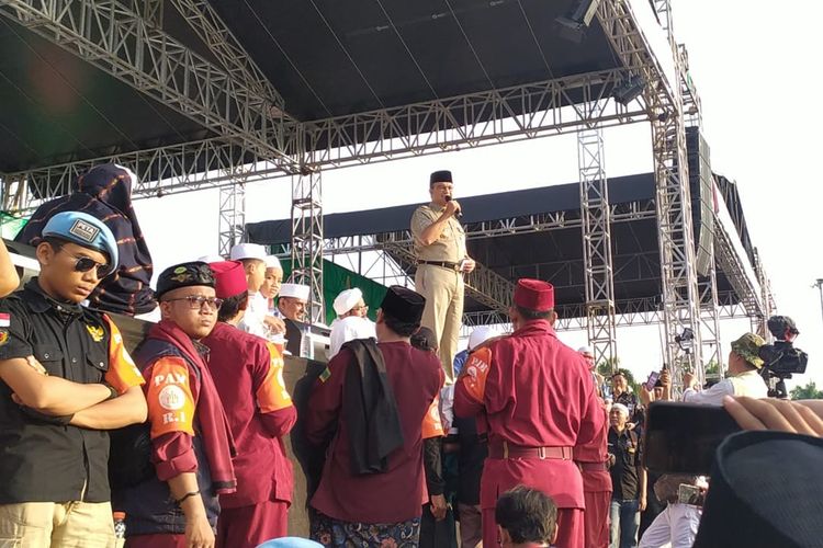 Gubernur DKI Jakarta Anies Baswedan menghadiri reuni akbar 212 yang diadakan di Kawasan Monas, Jakarta Pusat, Senin (2/12/2019).