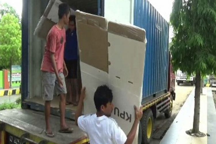 Logistik Pemilu 2019 berupa kotak sura sebanyak 6.301 tiba di Polewali Mandar, Sulawesi barat