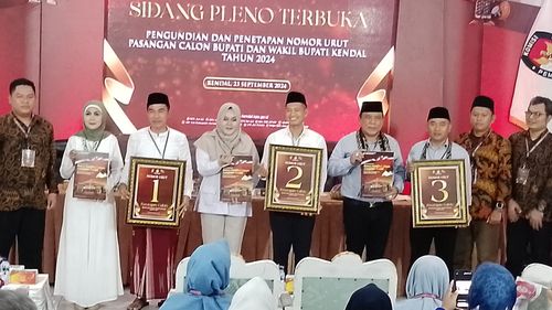 Pengambilan Nomor Urut 3 Paslon Pilkada Kendal, Semua Sesuai Harapan