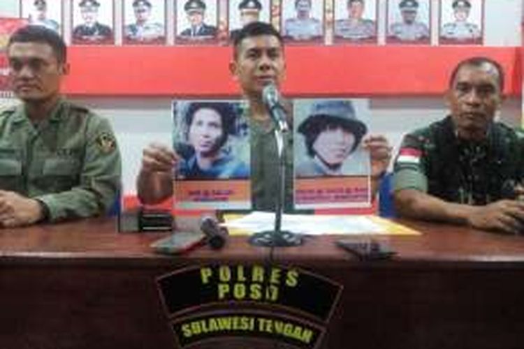 Foto Saat Kapolda Sulteng memperlihatkan dua orang DPO yang diduga tewas Kamis (10/11/2016)