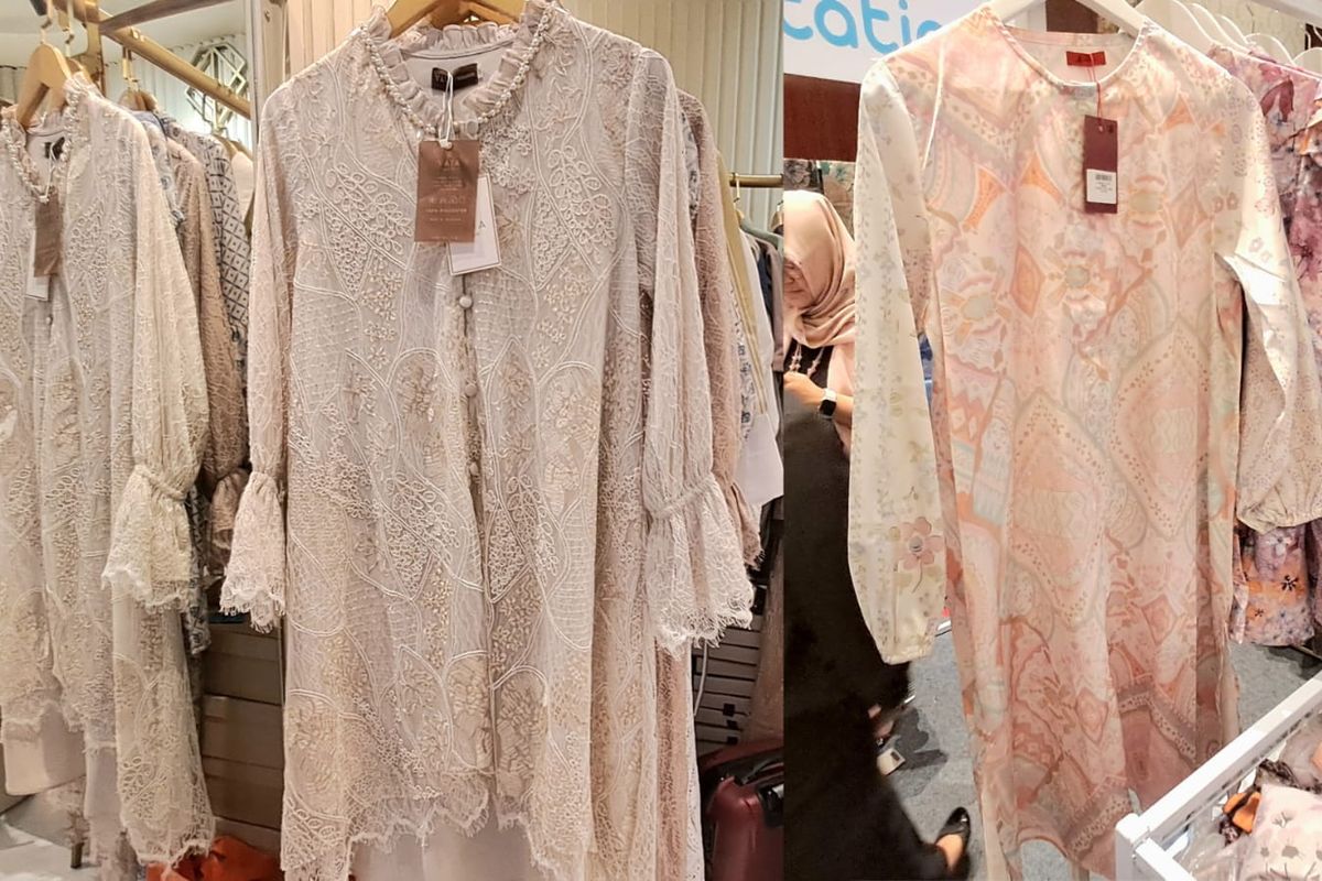 Beberapa koleksi tunik yang ada di Sisterhood Modest Bazaar, Senayan City, Rabu, 27 Maret 2024.