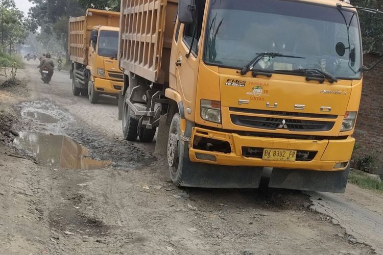 Jalan Provinsi Kembali Rusak, Warga Sergai Desak Bobby Nasution Tertibkan Truk Overload