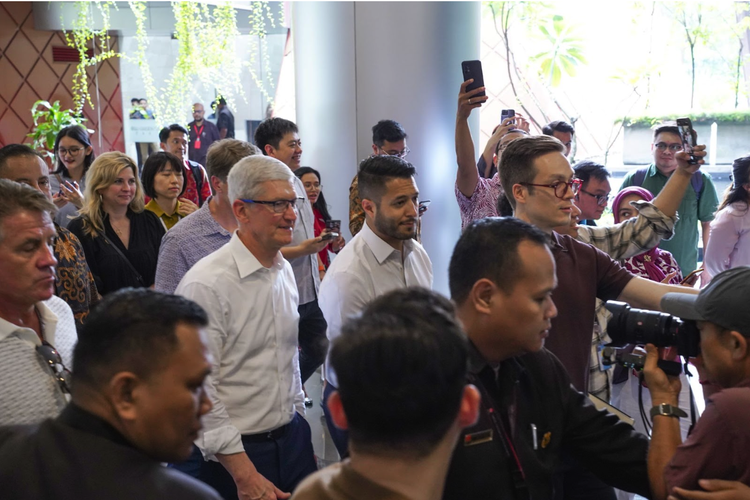 Tim Cook beserta Jajaran tiba di Apple Developer Academy @BINUS 
