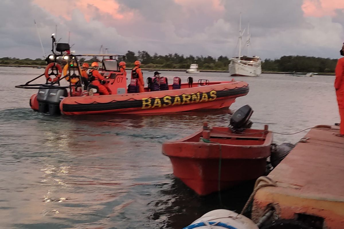 Proses evakuasi WNA asal Amerika Serikat yang ditemukan selamat setalah sempat dilaporkan hilang di perairan Serangan. 