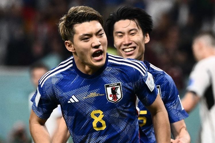 Gelandang Jepang, Ritsu Doan, merayakan gol pertama timnya ke gawang Jepang di Khalifa International Stadium, Doha, pada 23 November 2022.