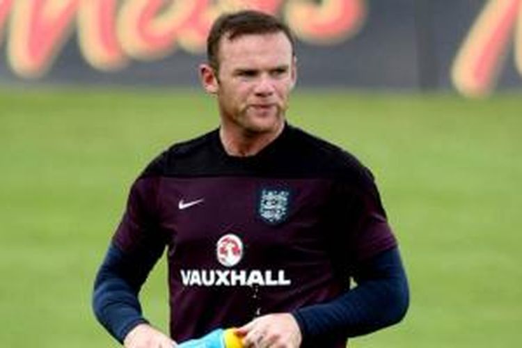 Wayne Rooney mengikuti latihan di Portugal sebelum terbang ke Brasil untuk terjun di Piala Dunia.