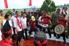 Histeria Warga Mamuju Sambut Jokowi