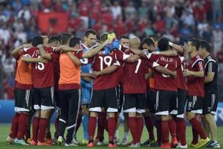 Tim nasional Albania mencetak sejarah lolos untuk pertama kalinya ke putaran final kompetisi antarnegara. 