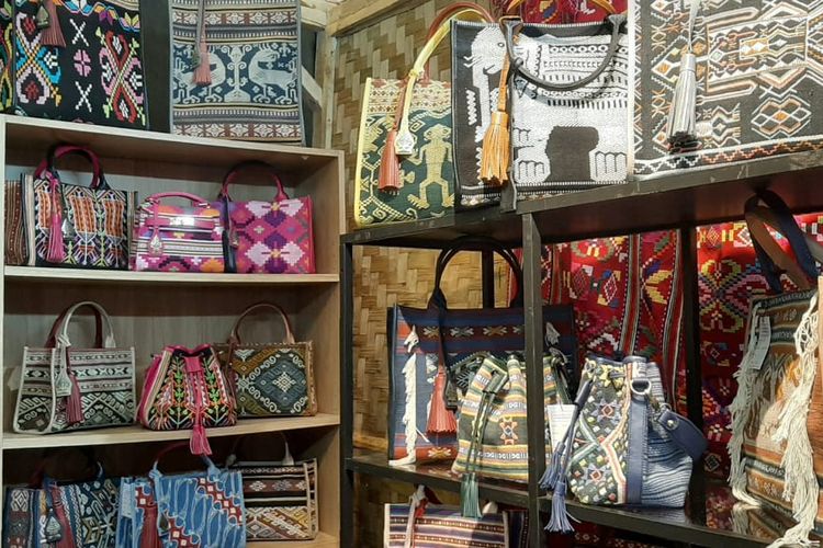 Kisah Heri Roe, Suka Membuat Tenun Lalu Sukses Usaha Handbag