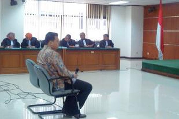 Direktur Utama PT Papua Indah Perkasa Teddy Renyut dalam sidang putusan vonis di Pengadilan Tipikor, Jakarta, Rabu (29/10/2014).