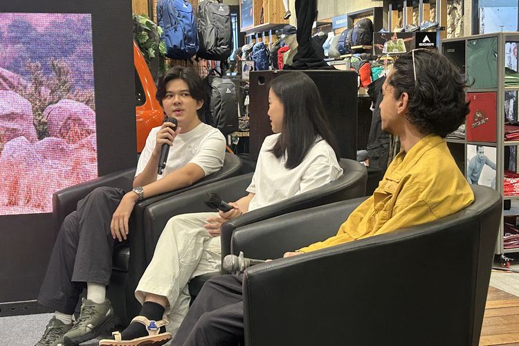 Para kreator konten Niky Putra (@nikyrputra), Vanessa Amanda (@vannessaamandaa), dan Vino (@arvinorn) berbagi pengalaman mereka tentang petualangan Great Outdoor yang menakjubkan di Hong Kong dalam konferensi pers Hong Kong Tourism Board & EIGER: Sebuah Kolaborasi Merayakan Petualangan Lintas Alam dan Kota di EIGER Adventure Flagship Store Jakarta Selatan, Selasa (31/3/2026).
