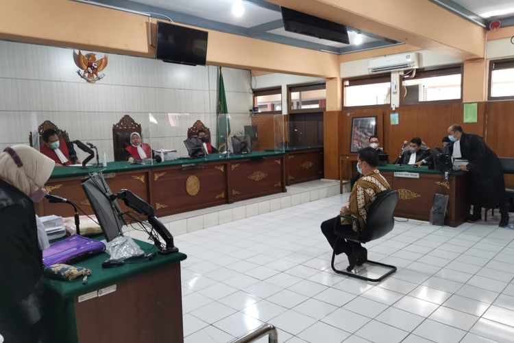 Persidangan terdakwa Julianto Eka Putra dalam dugaan kasus kekerasan seksual di Sekolah SPI (Selamat Pagi Indonesia) di Pengadilan Negeri Malang Kelas I A beberapa waktu lalu. 