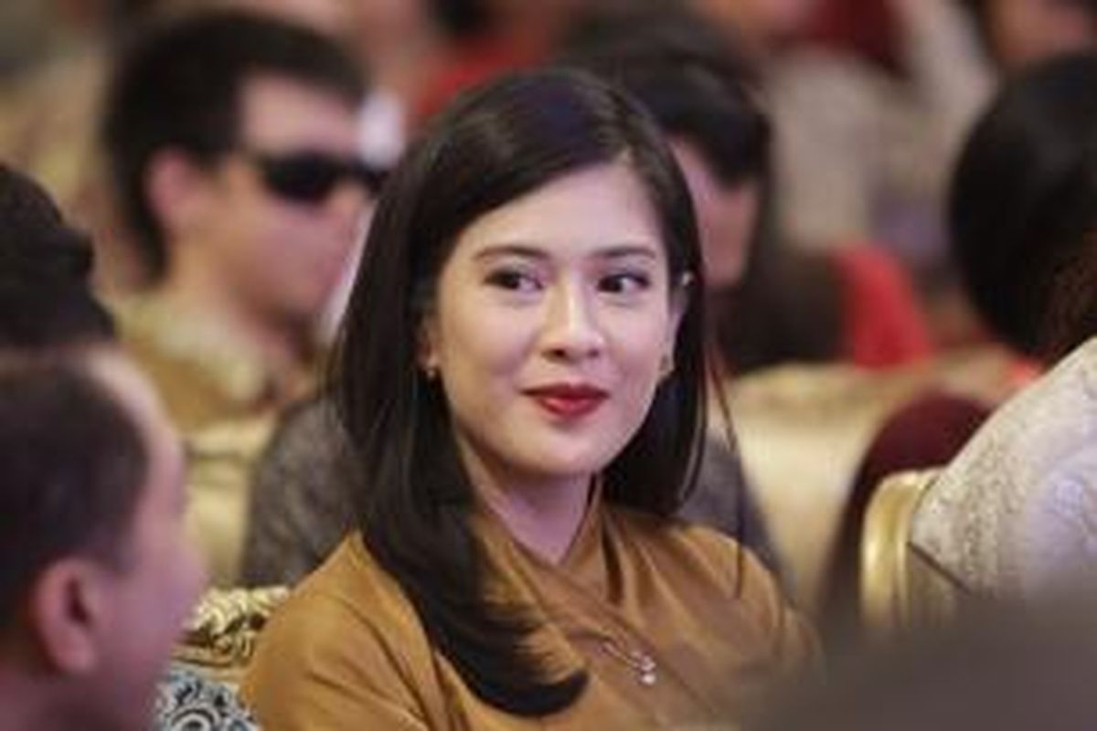 Aktris Dian Sastrowardoyo hadir dalam acara peringatan Hari Film Nasional, di Istana Negara, Jakarta, Senin (30/3/2015). Acara yang dihadiri Presiden Joko Widodo dan ratusan insan perfilman ini diisi dengan pemberian penghargaan kepada insan-insan yang berjasa dalam perfilman Indonesia dan nonton film bersama.