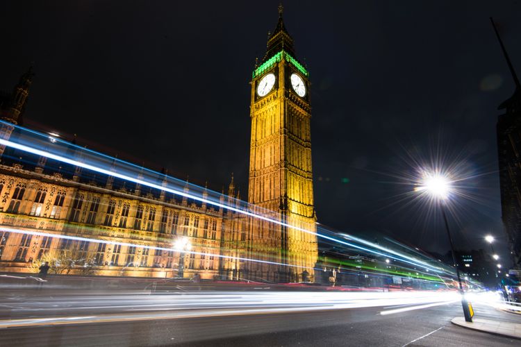 Big Ben yang terletak di Kota London, Inggris