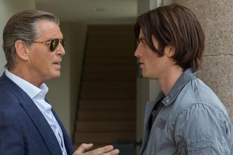 Pierce Brosnan di film I.T. (2016), yang berperan menjadi seorang jutawan seketika hidupnya berubah ketika dia memperkerjakan seorang konsultan I.T.