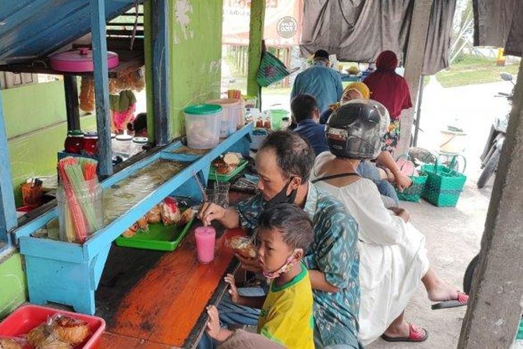 Warung Es Gosrok Pak Amir di Klaten, Jawa Tengah. 