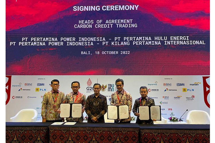 PT Pertamina Hulu Energi menandatangani HOA Perdagangan Kredit Karbon dengan PT Pertamina Power Indonesia di Bali, Selasa (18/10/2022). 

