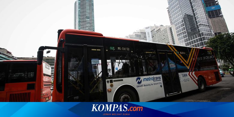 Jumlah Armada Transjakarta Dikurangi 50 Persen Selama PPKM Level 4 - Vimarsana News