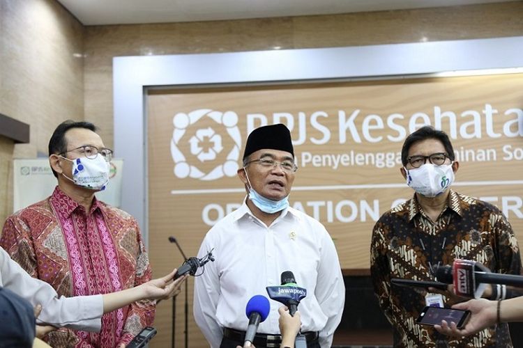 Menko PMK Muhadjir Effendy, saat meninjau infrastruktur teknologi informasi BPJS Kesehatan.