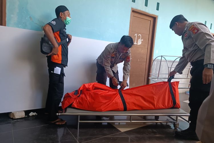 Seorang wanita ditemukan tewas dibunuh di kamar lantai dua sebuah kos-kosan di kawasan Kecamatan Makasar, Jakarta Timur, pada Senin (20/2/2023) sore.