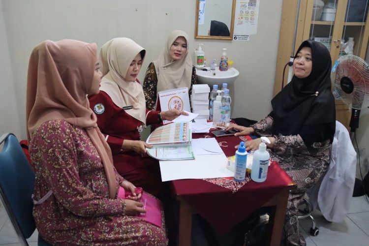 Program speling menyediakan dokter spesialis obgin untuk memfasilitasi ibu-ibu hamil yang terdampak banjir rob Demak.