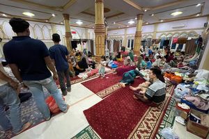 Kisah Pengungsi Banjir Aceh: 4 Hari Tanpa Sinyal, Listrik Padam, Logistik Menipis