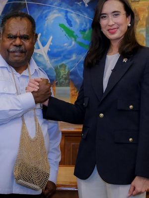 Gubernur Papua Barat Daya, Elisa Kambu bertemu dengan Menteri Pariwisata Widiyanti Putri Wardhana di Gedung Sapta Pesona, Jakarta, Rabu (4/6/2025).