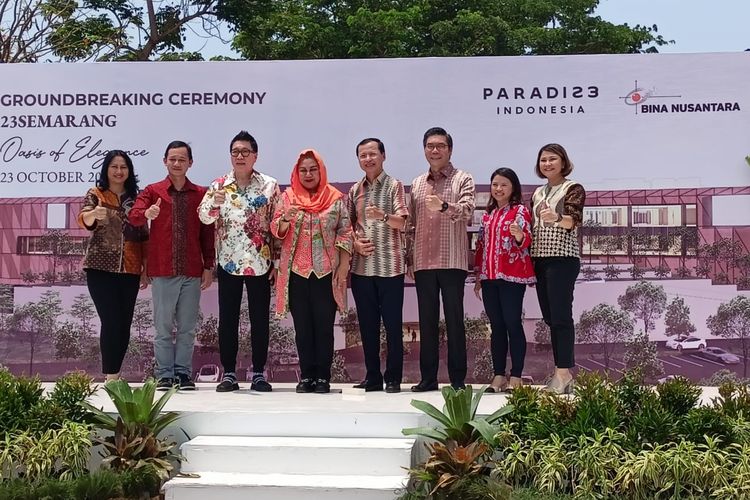 Ground breaking Mall 23Semarang Selasa (24/10/2023), ditandai dengan pemancangan pondasi tiang di komplek hunian baru Pearl of Java (POJ) di kawasan Marina, Semarang, Jawa Tengah. 