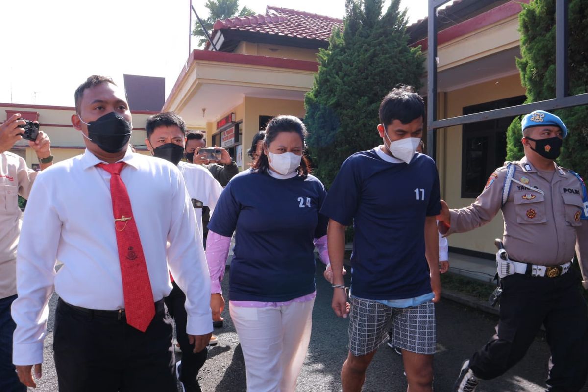 Pasutri di Kabupaten Bandung nekad jualan kerudung fiktif di Instagram, keduanya berhasil diamankan Polisi, Senin (14/3/2022)
