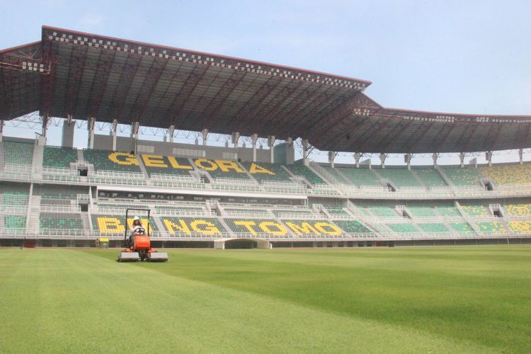 Pemeliharaan Stadion Gelora Bung Tomo (GBT), Surabaya, Jawa Timur, terus dibenahi untuk persiapan Piala Dunia U-20 yang akan berlangsung 2023 mendatang.
