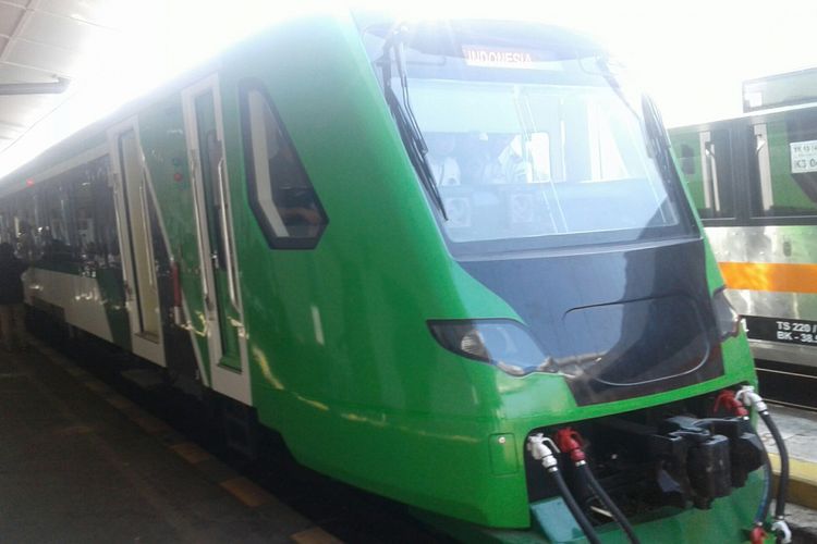 Kereta Api Solo Express tujuan Stasiun Solo Balapan - Stasiun Kutoarjo tiba di Stasiun Solo Balapan, Solo, Jawa Tengah, Kamis (10/5/2018).