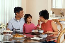 Jalan Tol Semrawut: Bus Lazim Melanggar Lajur Kanan