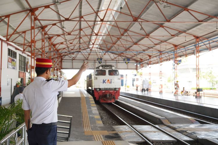 Ilustrasi kereta api. KA Madiun Jaya kembali beroperasi mulai 1 Februari 2025. KA Madiun Jaya rute Pasarsenen-Madiun (PP).