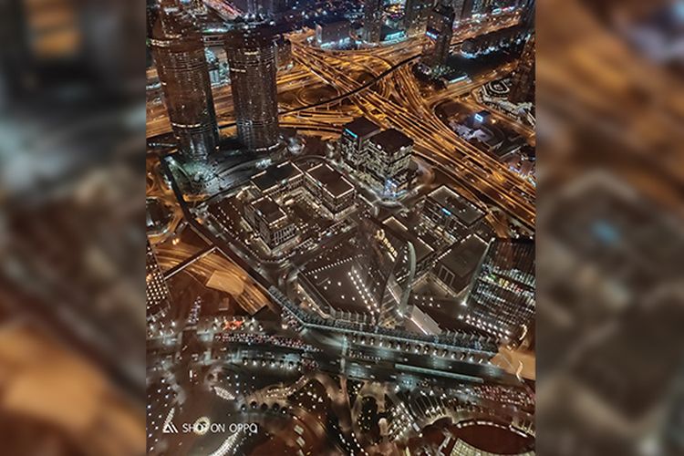 Menikmati makan malam sambil mengabadikan keindahan Dubai dengan OPPO R17. 