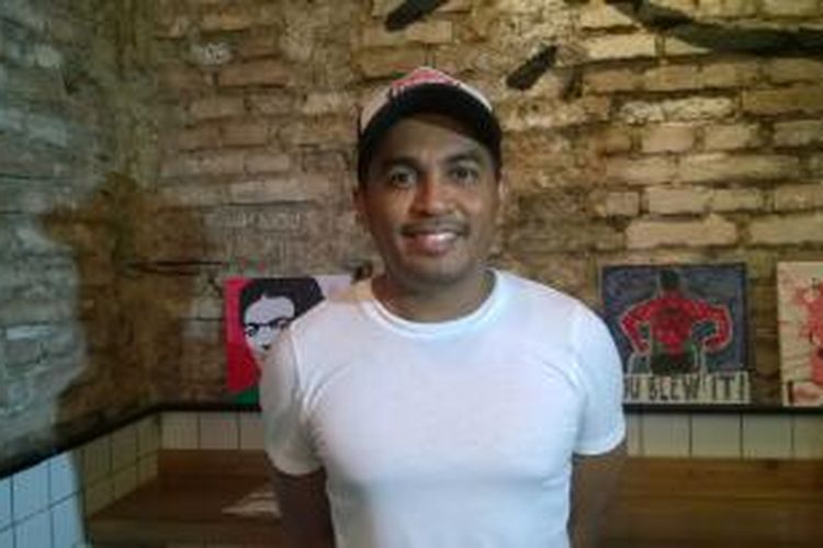 Vokalis dan pencipta lagu Glenn Fredly hadir dalam jumpa pers film Surat dari Praha di kedai Filosofi Kopi, Blok M, Jakarta Selatan, Jumat (31/7/2015).
