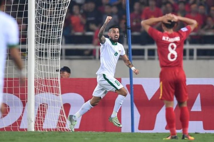 Stefano Lilipaly merayakan gol pertama Indonesia ke gawang Vietnam pada semifinal Piala AFF 2016, Rabu (7/12/2016).